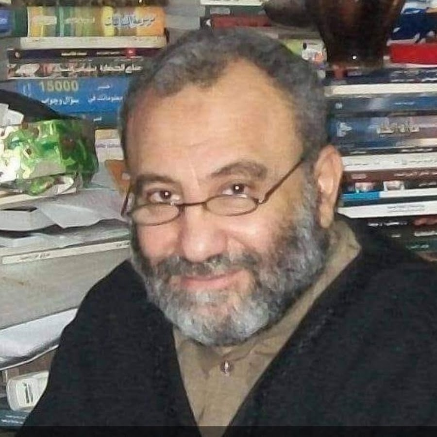صورة المؤلف منصور عبد الحكيم